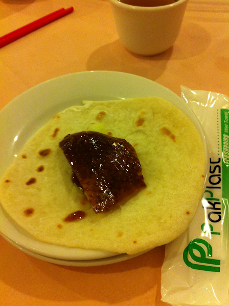Duck skin with a little meat served with bread and shallot 